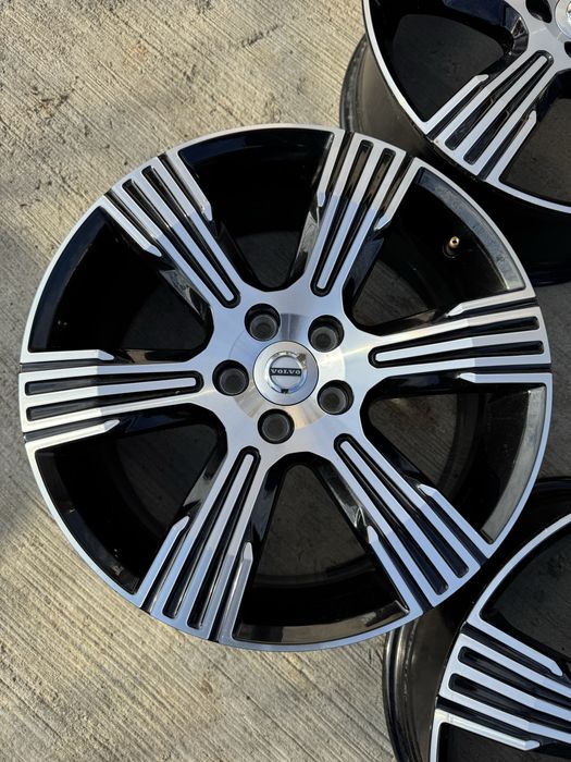 SET Roti/Jante Volvo Diamond Cut R18 Spone Black