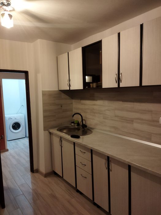 Inchiriez apartament cu 2 camere decomandat în micro 21