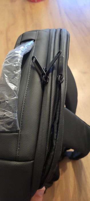 Rucsac laptop cu suport baterie externa USB si lacat pe cifre