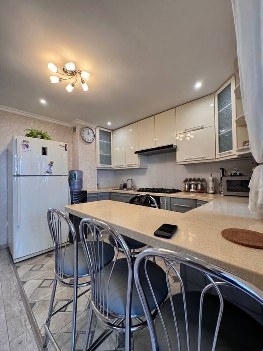 Продается 5ти комнатная квартира в Яккасарайском районе