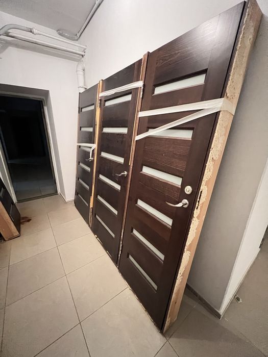 Продам двери из массива дерева.