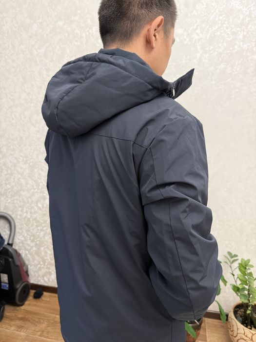 Продается мужская куртка новая