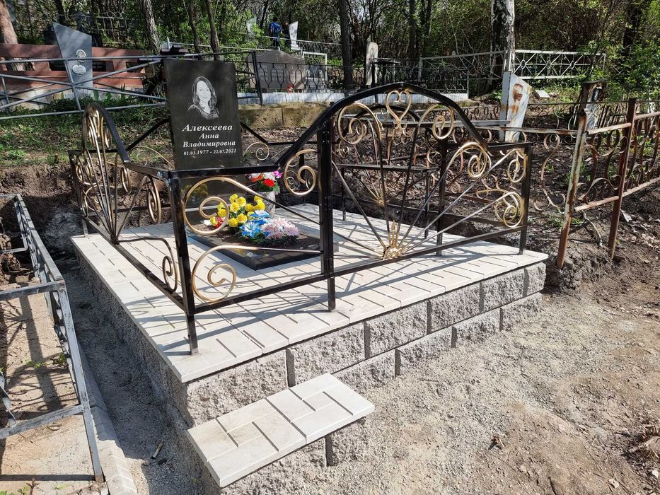 Облогораживание могил.