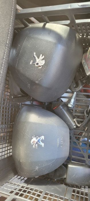 Пежо 208 на части