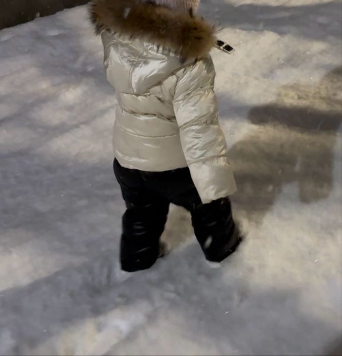 Продам Детский Зимний Комбинезон.