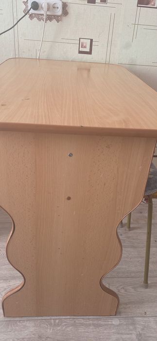 Продам стол в нормальном состоянии