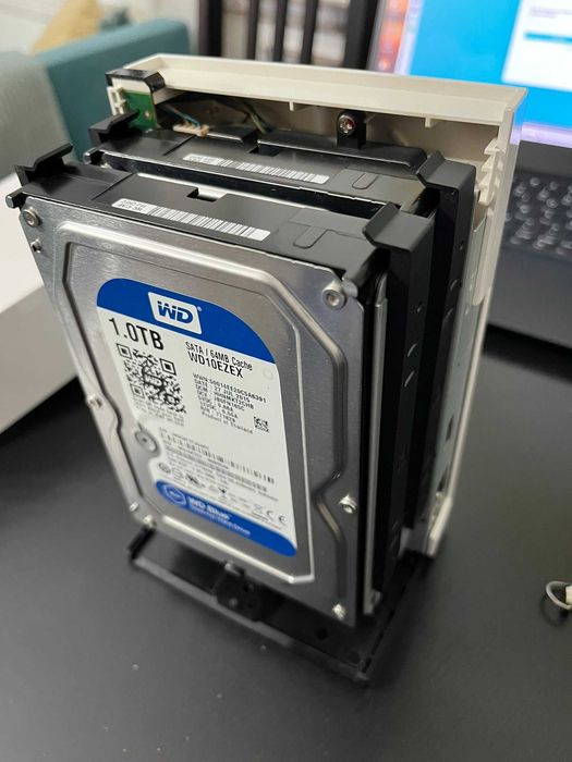 NAS QNAP TS-228 cu 2 HDD WD x 1TB
