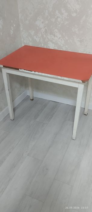 Продается Кухонный стол