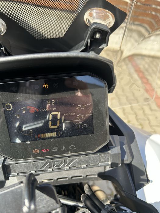 Vând Honda ADV 350,an fabricatie 2024