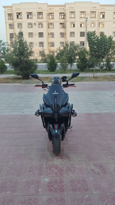 Benzinli skuter sotiladi