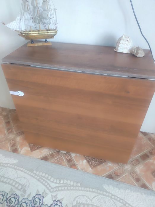 Продам стол книжку