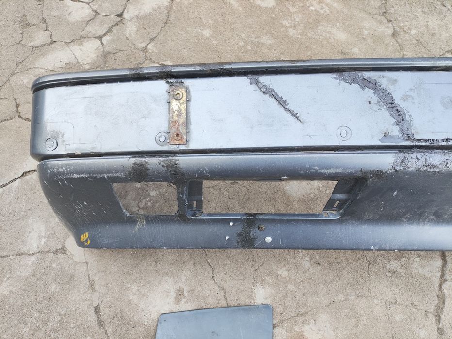 Бампер оригинал 124 Мерседес