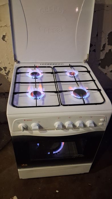 Срочно продаётся газ плита   Гефест хороший састийана