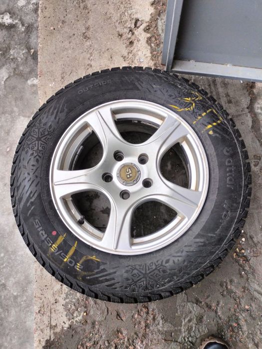 Продам комплект литых дисков с шинами