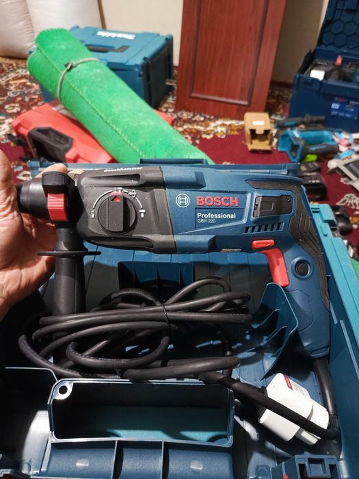 Перфоратор Bosch GBH 220 оригинал.