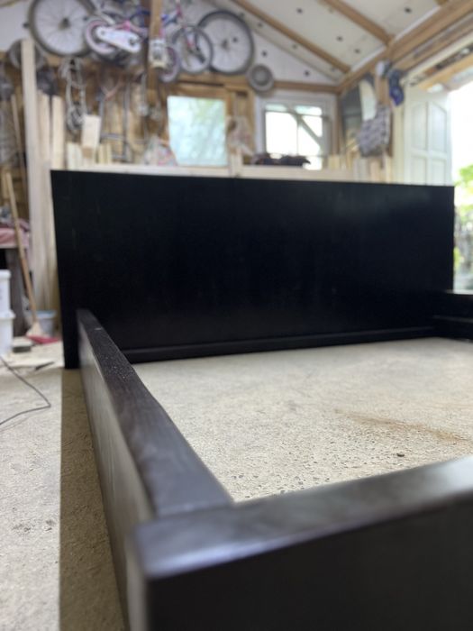 Pat din lemn masiv la atelierul din Nucet