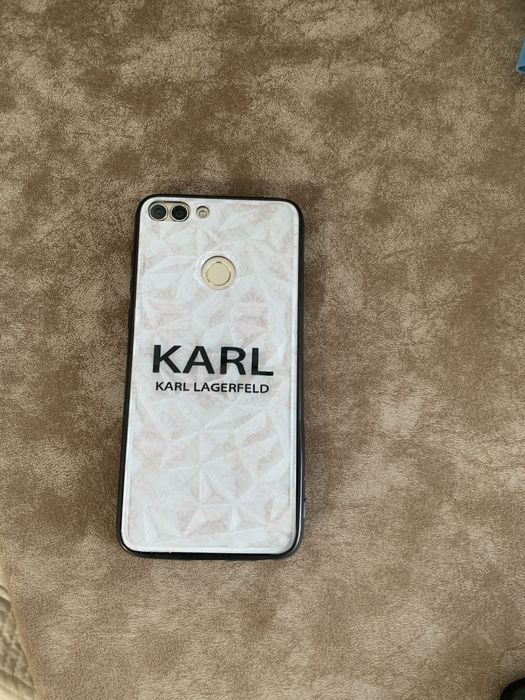 Продам в коробке с документами телефон