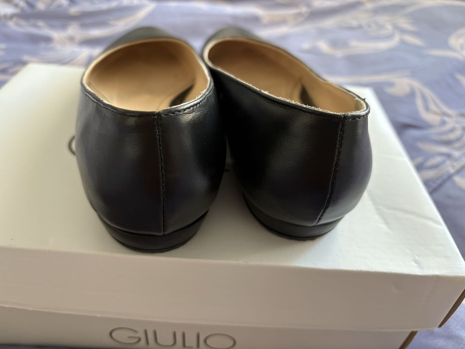 Pantofi noi din piele