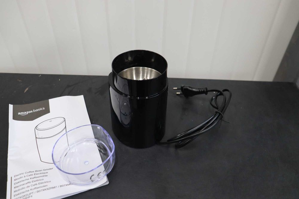 Електрическа мелница за кафе на зърна Amazon Basics, черна