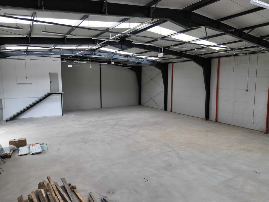 Inchiriez Showroom si Hale depozitare + birouri