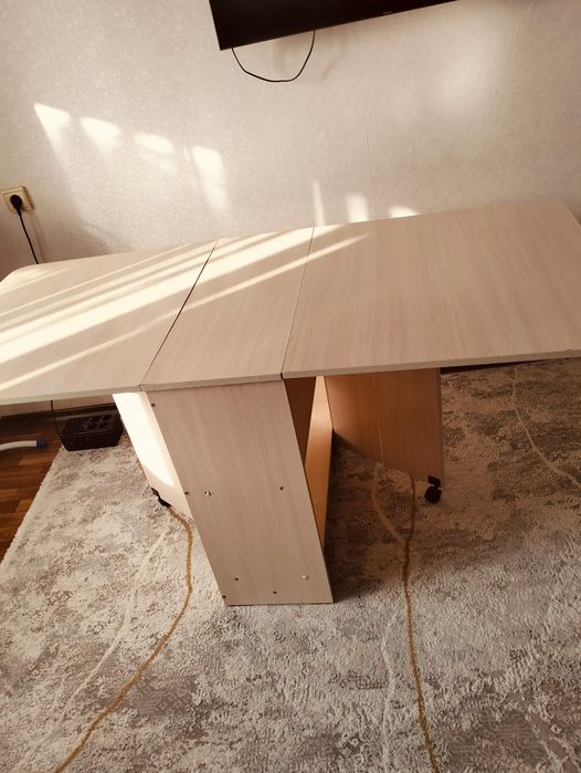 Продам стол книжка!