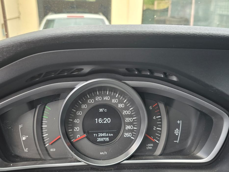 Vand VOLVO V40 D2 1.6 DIESEL
