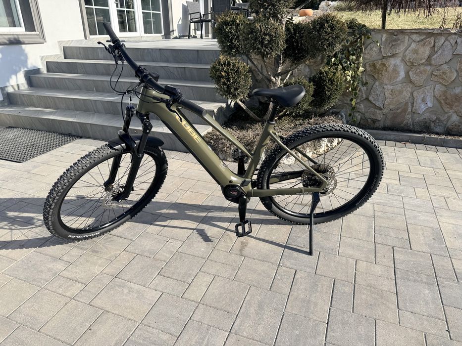 Bicicleta electrica Cube baterie 800 motor bosch smart