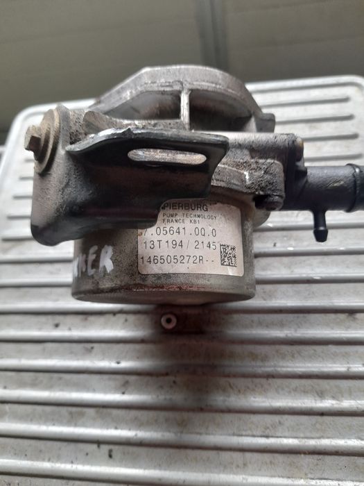 Вакум помпа за дачия докер 1.5 dci
