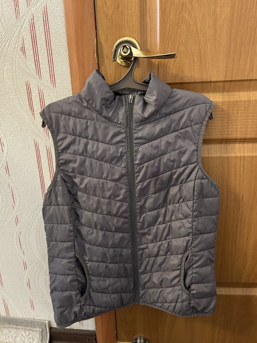 Желетка легкая красивая