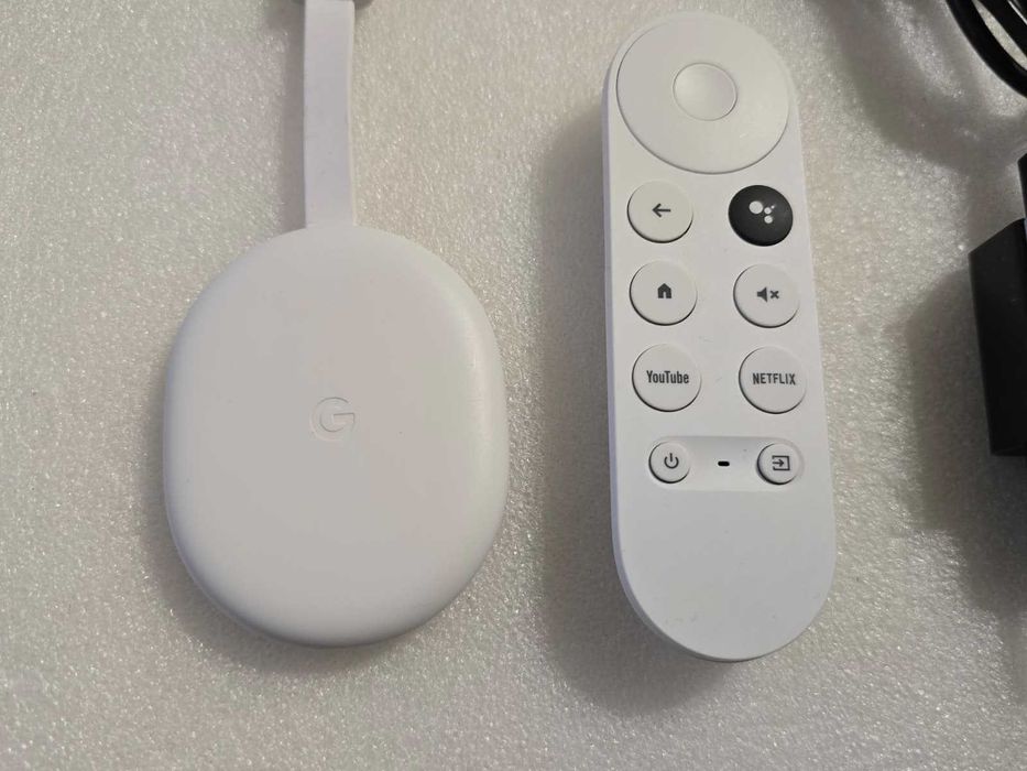 Google Chromecast cu Google TV 4K, Ultra HD, HDR10+, Dolby Vision/Atmos, Model GZRNL, Telecomandă Voce