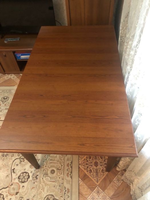 Стол дубовый для гостиной