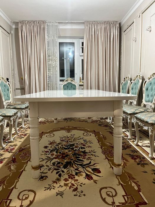 Продаётся стол и стулья