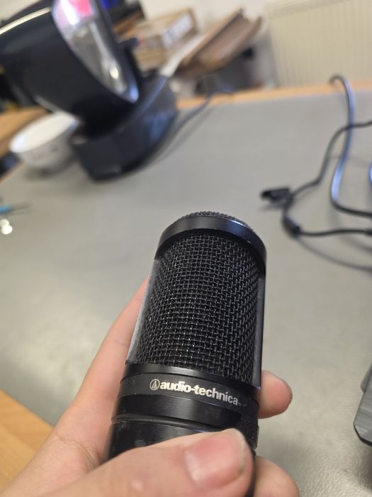 Microfon si interfață audio de studioul