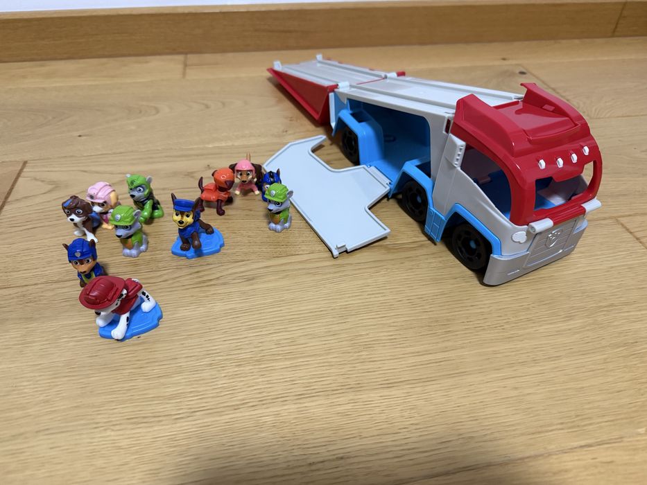 Masinuta Paw Patrol - Pup Squad, Paw Patroller, cu figurine si masinute