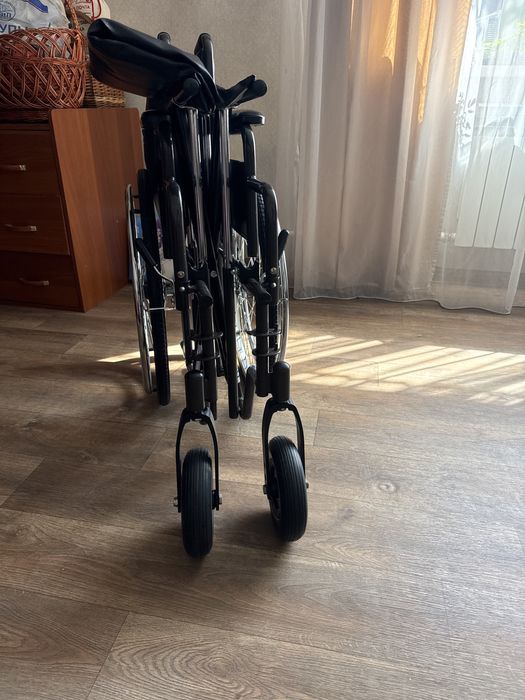 Инвалидная коляска