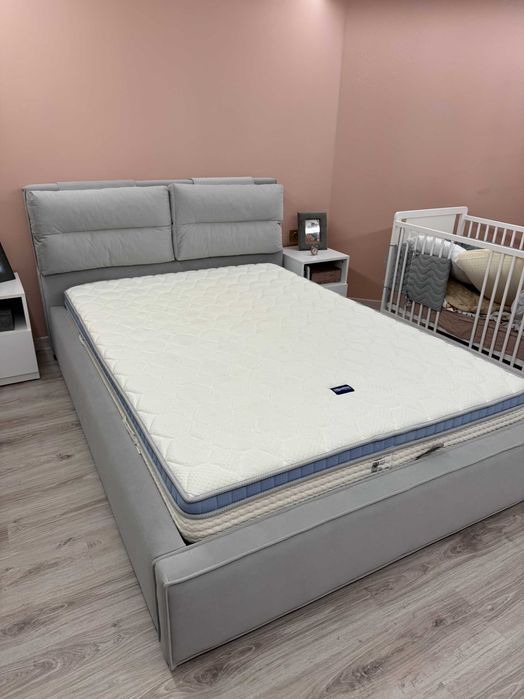 Продавам почти ново легло (по поръчка от Sleephousе)с матрак Magniflex