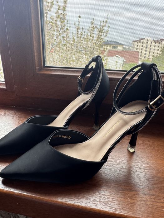 Туфли, черные на каблуках