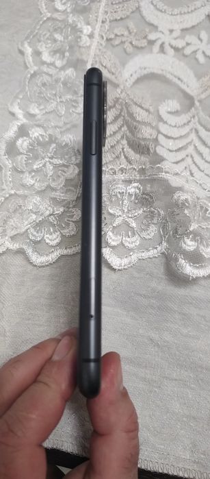 Продавам IPhone 11