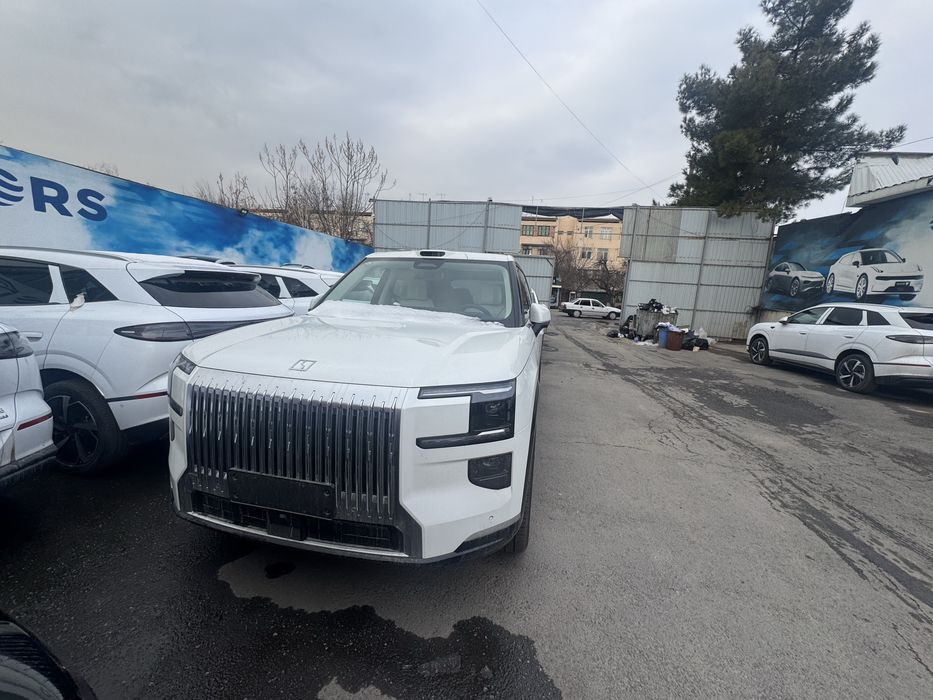 ZEEKR 9X ultra 70kv  sedena aylanadi qoraga qora salon srochna