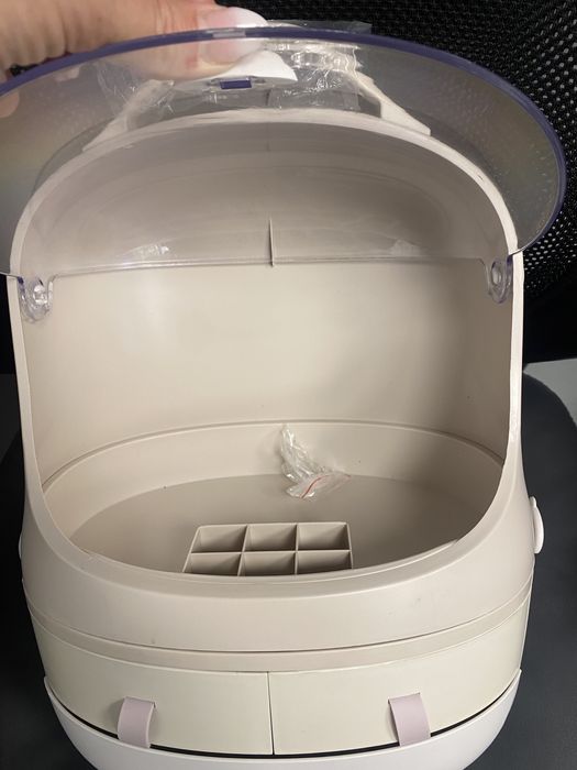 Кутия органайзер с чекмеджета за гримове