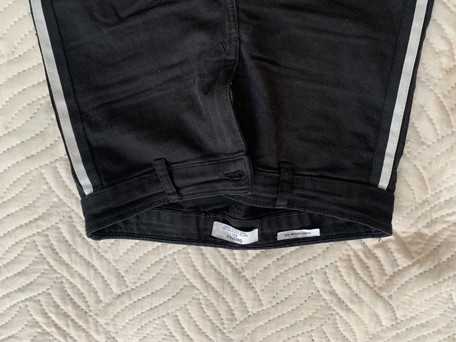 Дамски дънки -Bershka .