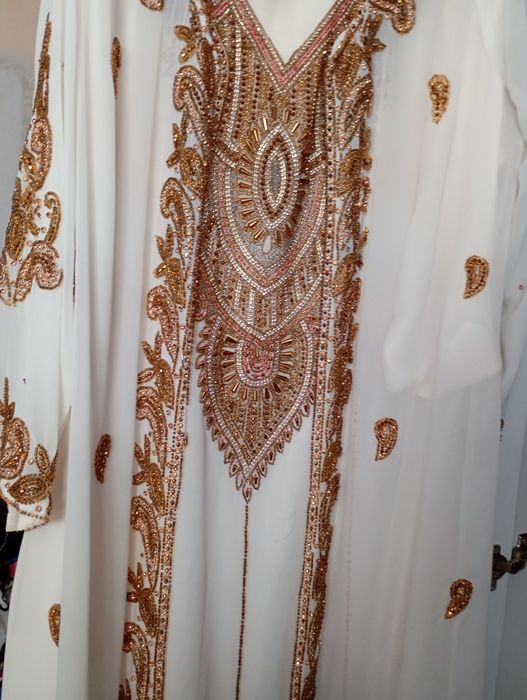 Продам платья  вечерние