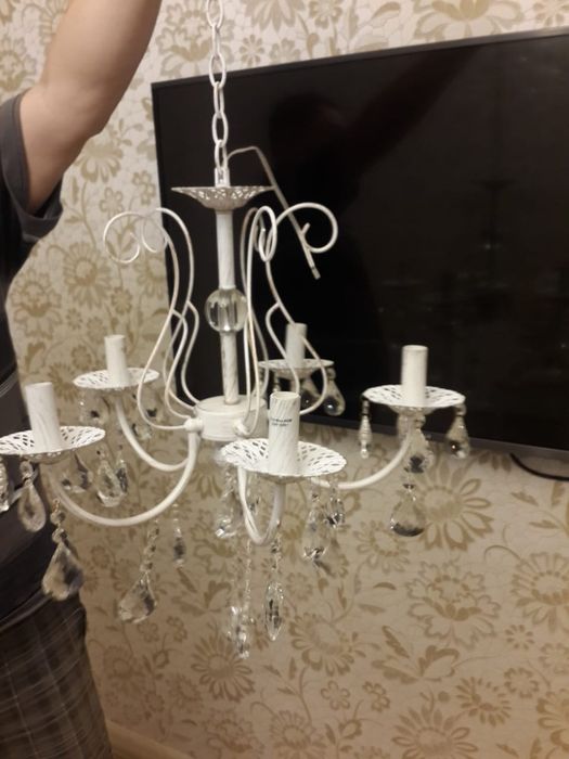 Продам люстру
