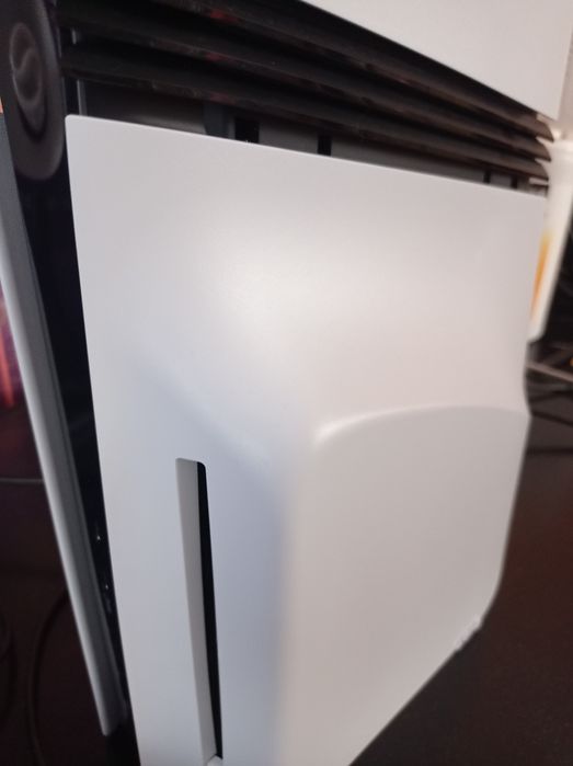 Продам playstation 5 pro, дисковод,два геймпада.подписка