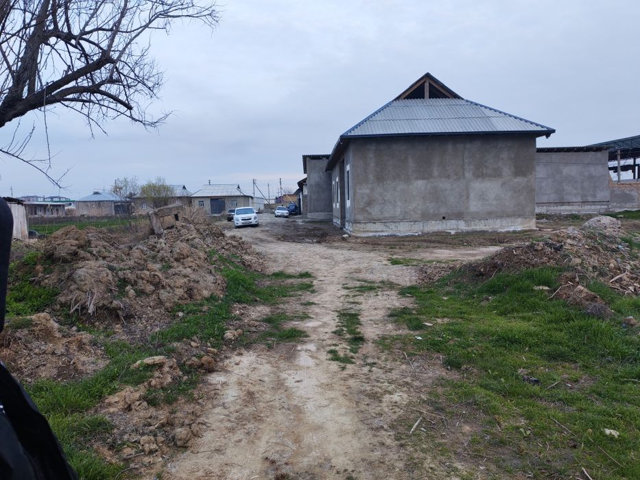 Uchastka sotiladi