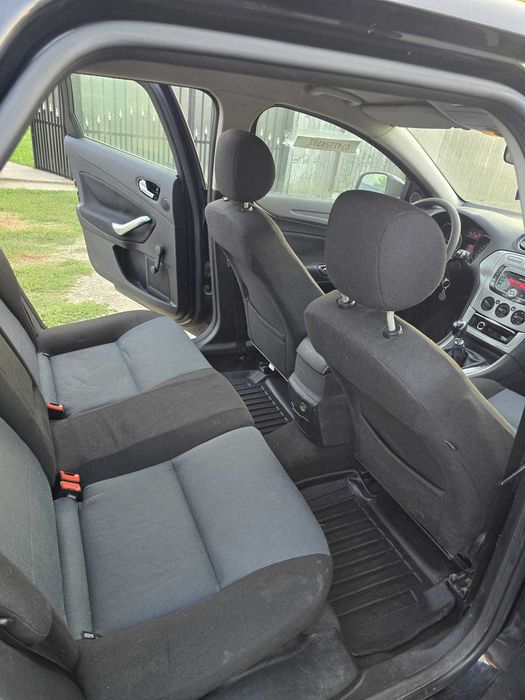Vând Ford mondeo
