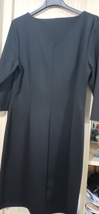 Vand rochie neagra marimea 40 din matwrial foarte confortabil /placut