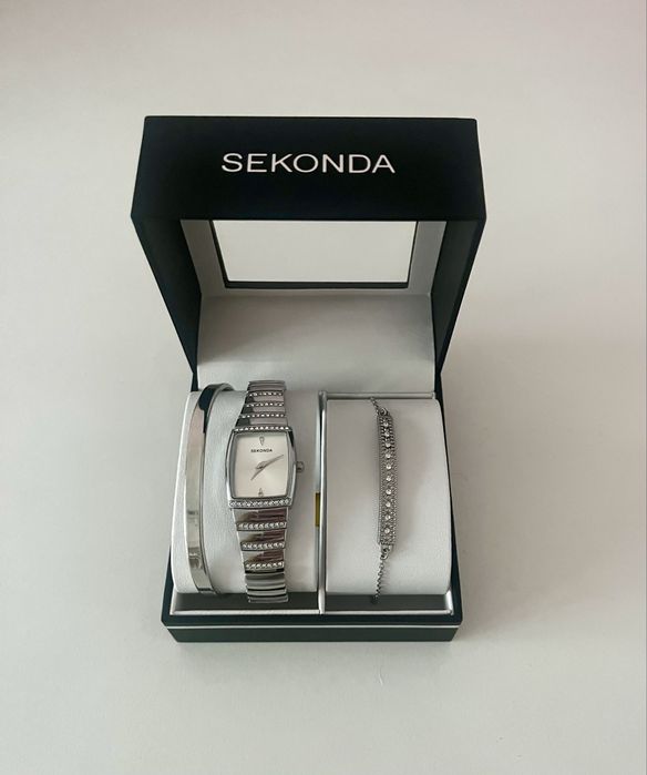 Дамски комплект SEKONDA – часовник + 2 гривни | ЧИСТО НОВ