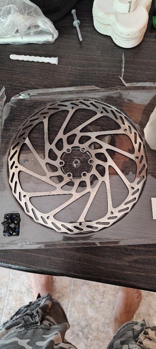 Продавам дискове-ротори Avid 203mm