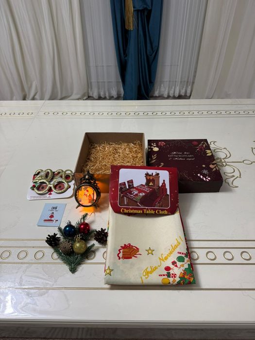 Подарок на новый год бокс с украшениями